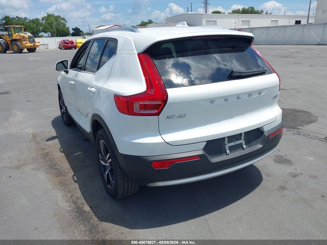 45076927 :رقم المزاد ، YV4L12UJ6S2582568 vin ، 2025 Volvo Xc40 B5 Core Bright Theme مزاد بيع