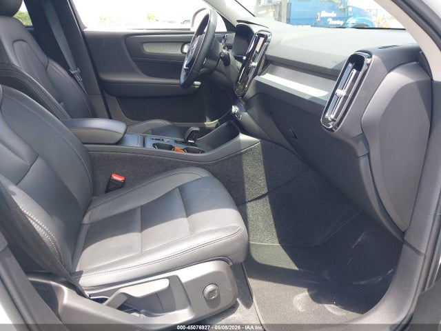 45076927 :رقم المزاد ، YV4L12UJ6S2582568 vin ، 2025 Volvo Xc40 B5 Core Bright Theme مزاد بيع