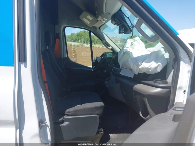 45076961 :رقم المزاد ، 1FTBW3XK6NKA28557 vin ، 2022 Ford E-transit-350 Cargo Van مزاد بيع