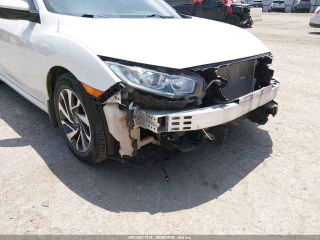 45077216 :رقم المزاد ، 19XFC2F70JE005290 vin ، 2018 Honda Civic Ex مزاد بيع