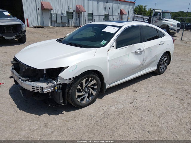 45077216 :رقم المزاد ، 19XFC2F70JE005290 vin ، 2018 Honda Civic Ex مزاد بيع