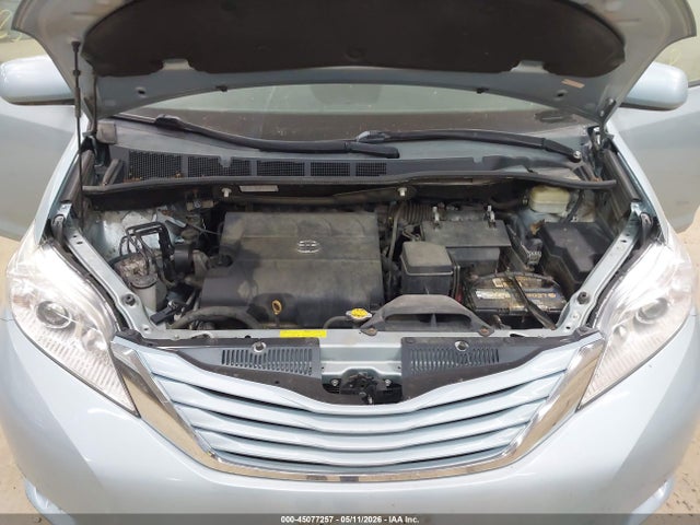 45077257 :رقم المزاد ، 5TDKK3DC6GS713873 vin ، 2016 Toyota Sienna Le 8 Passenger مزاد بيع