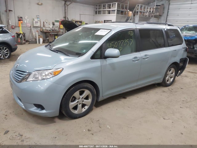 45077257 :رقم المزاد ، 5TDKK3DC6GS713873 vin ، 2016 Toyota Sienna Le 8 Passenger مزاد بيع