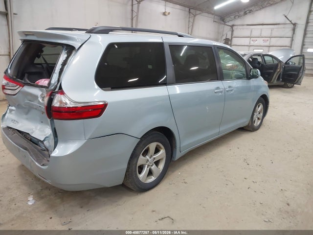 45077257 :رقم المزاد ، 5TDKK3DC6GS713873 vin ، 2016 Toyota Sienna Le 8 Passenger مزاد بيع
