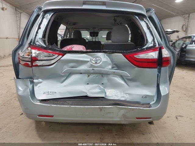 45077257 :رقم المزاد ، 5TDKK3DC6GS713873 vin ، 2016 Toyota Sienna Le 8 Passenger مزاد بيع