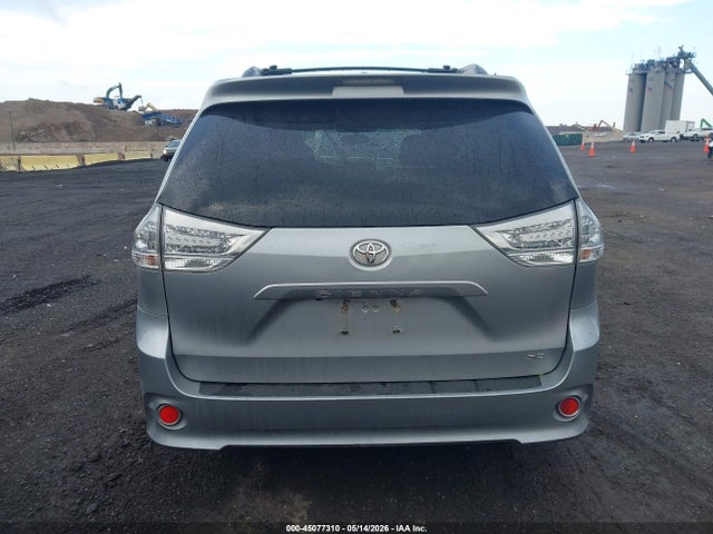 45077310 :رقم المزاد ، 5TDXZ3DC8HS814206 vin ، 2017 Toyota Sienna Se Premium 8 Passenger مزاد بيع