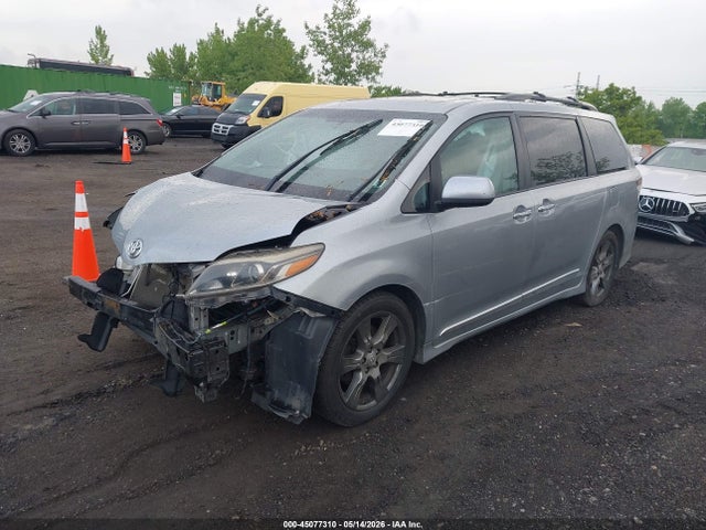 45077310 :رقم المزاد ، 5TDXZ3DC8HS814206 vin ، 2017 Toyota Sienna Se Premium 8 Passenger مزاد بيع