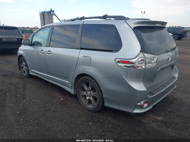 45077310 :رقم المزاد ، 5TDXZ3DC8HS814206 vin ، 2017 Toyota Sienna Se Premium 8 Passenger مزاد بيع