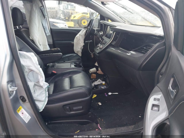 45077310 :رقم المزاد ، 5TDXZ3DC8HS814206 vin ، 2017 Toyota Sienna Se Premium 8 Passenger مزاد بيع