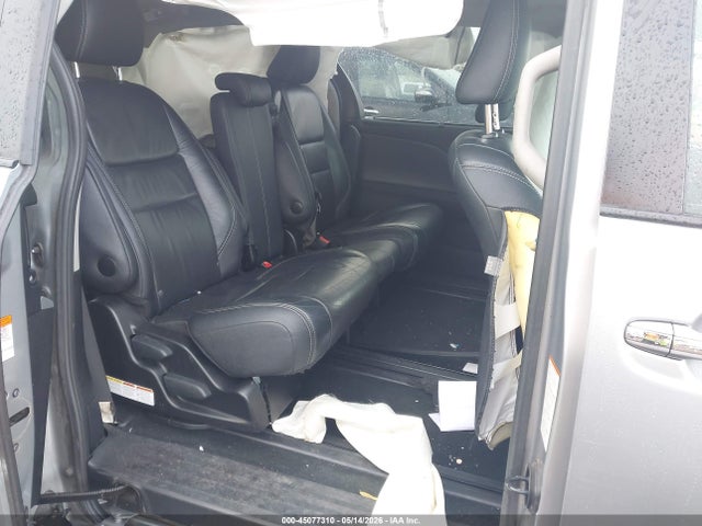 45077310 :رقم المزاد ، 5TDXZ3DC8HS814206 vin ، 2017 Toyota Sienna Se Premium 8 Passenger مزاد بيع