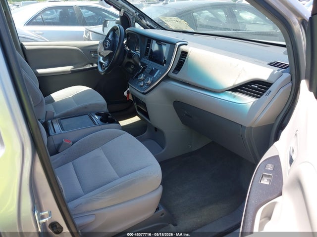 Продажа на аукционе авто 2015 Toyota Sienna Le 8 Passenger, vin: 5TDKK3DC7FS582404, номер лота: 45077716