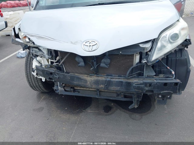 Продажа на аукционе авто 2015 Toyota Sienna Le 8 Passenger, vin: 5TDKK3DC7FS582404, номер лота: 45077716
