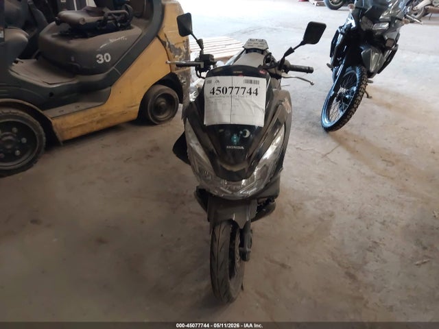 Продаж на аукціоні авто 2015 Honda Pcx 150, vin: RLHKF180XFY001314, номер лоту: 45077744
