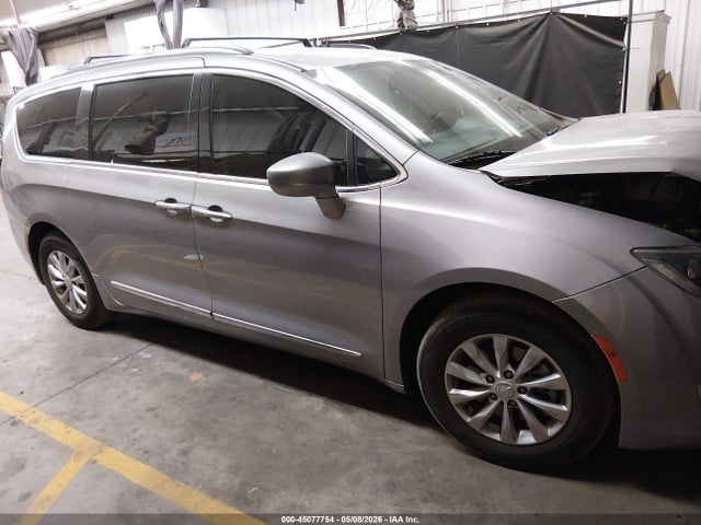 Auction sale of the 2018 Chrysler Pacifica Touring L, vin: 2C4RC1BG5JR305659, lot number: 45077754