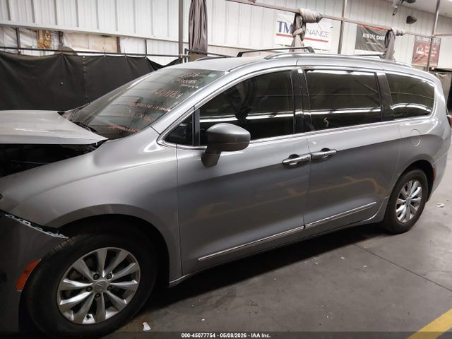 Auction sale of the 2018 Chrysler Pacifica Touring L, vin: 2C4RC1BG5JR305659, lot number: 45077754