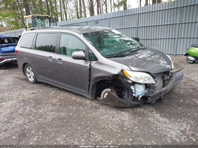 Продажа на аукционе авто 2015 Toyota Sienna Le 7 Passenger/le 8 Passenger, vin: 5TDKK3DC6FS611410, номер лота: 45078237