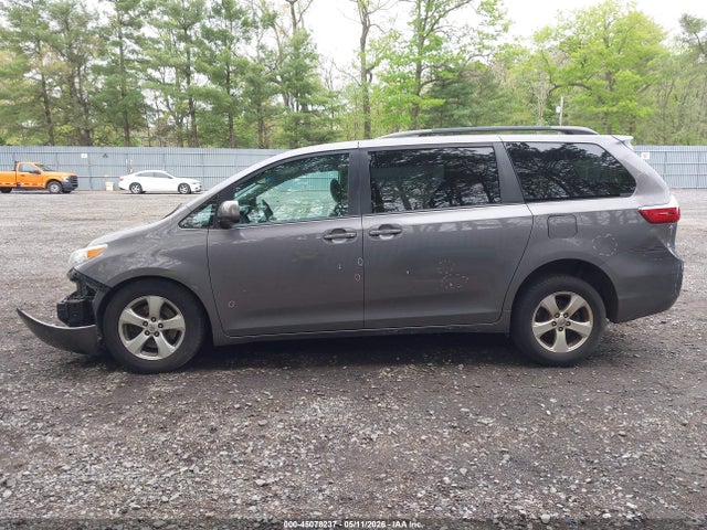45078237 :رقم المزاد ، 5TDKK3DC6FS611410 vin ، 2015 Toyota Sienna Le 7 Passenger/le 8 Passenger مزاد بيع