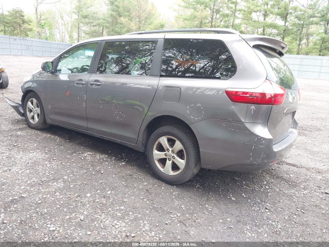 45078237 :رقم المزاد ، 5TDKK3DC6FS611410 vin ، 2015 Toyota Sienna Le 7 Passenger/le 8 Passenger مزاد بيع