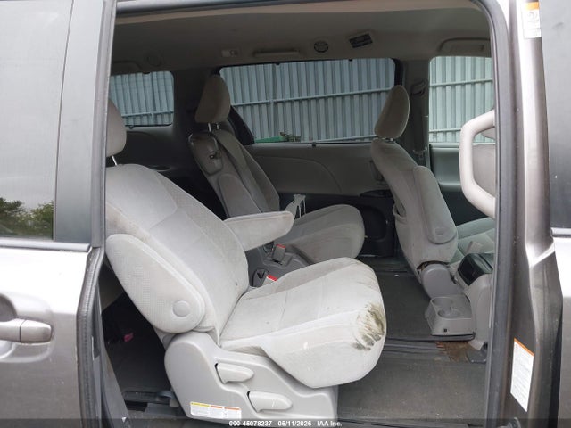 45078237 :رقم المزاد ، 5TDKK3DC6FS611410 vin ، 2015 Toyota Sienna Le 7 Passenger/le 8 Passenger مزاد بيع