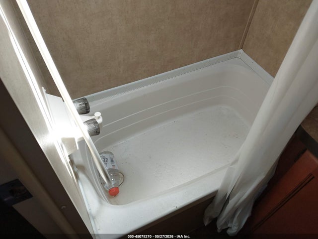 2012 Forest River Cherokee Grey Wolf 21rr Toy Hauler Travel Trailer მანქანა იყიდება აუქციონზე, vin: 4X4TCKW20CY204113, აუქციონის ნომერი: 45078270