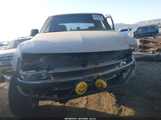 Продаж на аукціоні авто 2001 Chevrolet Silverado 1500, vin: 2GCEC19V211191637, номер лоту: 45078310