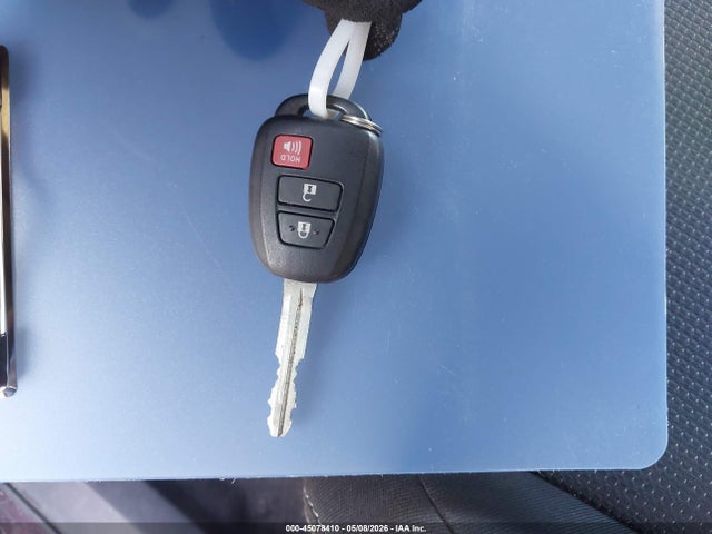 2T3WFREV0JW435079 Toyota Rav4 Xle