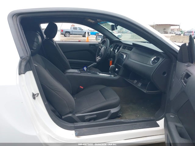 45078455 :رقم المزاد ، 1ZVBP8AM5E5332723 vin ، 2014 Ford Mustang V6 مزاد بيع