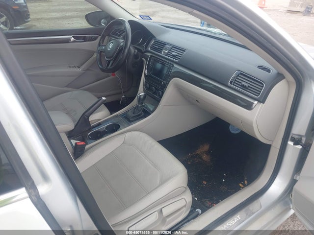 45078555 :رقم المزاد ، 1VWGT7A31HC056799 vin ، 2017 Volkswagen Passat 1.8t Se مزاد بيع