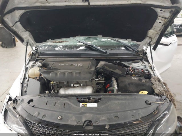 45078625 :رقم المزاد ، 1C3CCCBB4GN184011 vin ، 2016 Chrysler 200 S مزاد بيع