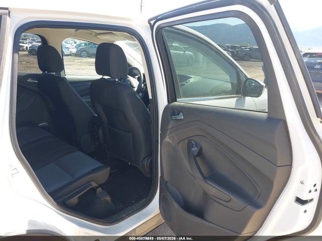 1FMCU9GD2HUA30177 Ford ESCAPE SE