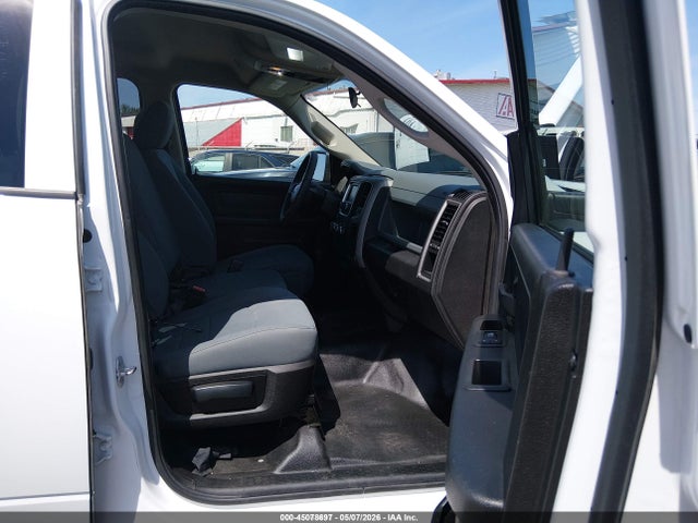 1C6RR7KG5KS658637 RAM 1500 Classic Tradesman 4x4 5&#039;7 Box