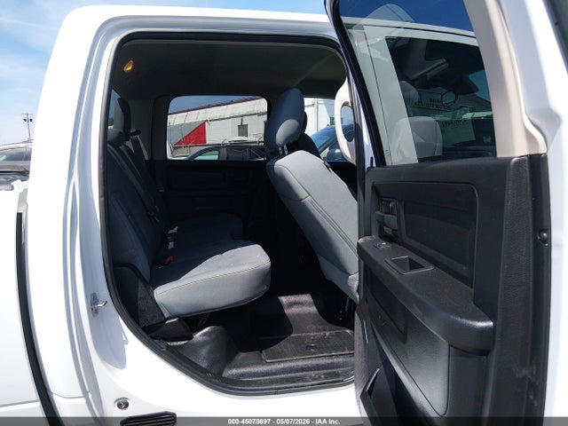 1C6RR7KG5KS658637 RAM 1500 Classic Tradesman 4x4 5&#039;7 Box