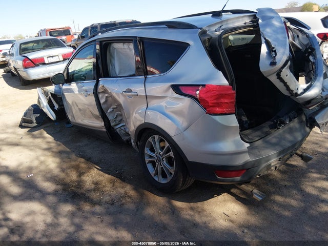 1FMCU0G97JUC63677 Ford ESCAPE SE