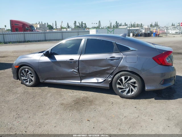 Honda CIVIC EX 2018 2HGFC2F74JH578215 Image 14