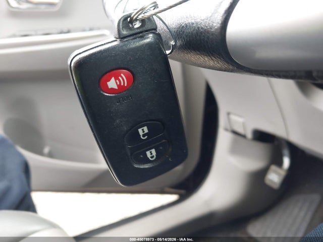 Продаж на аукціоні авто 2015 Toyota Prius V Four, vin: JTDZN3EU4FJ036797, номер лоту: 45078973