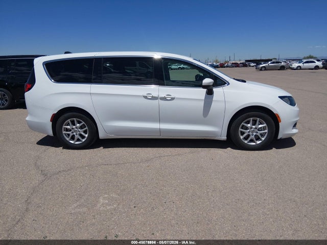 2C4RC1CG5NR132438 Chrysler Voyager Lx