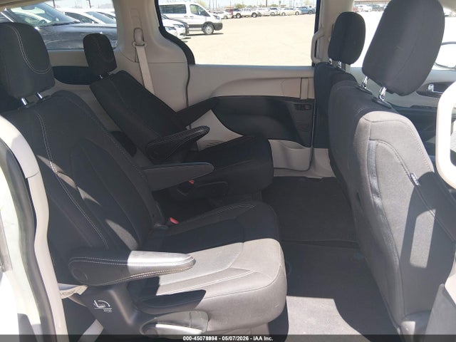 2C4RC1CG5NR132438 Chrysler Voyager Lx