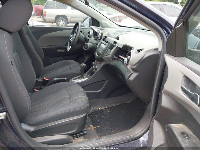 45079287 :رقم المزاد ، 1G1JC6SH6F4217869 vin ، 2015 Chevrolet Sonic Lt Auto مزاد بيع