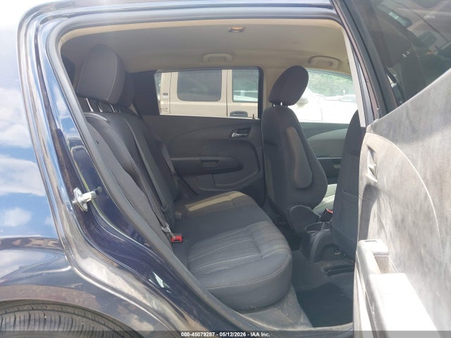 45079287 :رقم المزاد ، 1G1JC6SH6F4217869 vin ، 2015 Chevrolet Sonic Lt Auto مزاد بيع