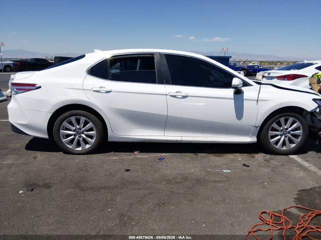 2019 Toyota Camry Le მანქანა იყიდება აუქციონზე, vin: 4T1B11HK4KU744354, აუქციონის ნომერი: 45079426