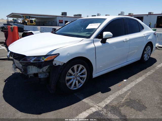 2019 Toyota Camry Le მანქანა იყიდება აუქციონზე, vin: 4T1B11HK4KU744354, აუქციონის ნომერი: 45079426
