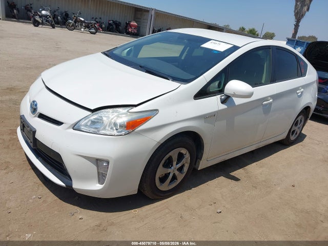 Toyota Prius Two 2015 JTDKN3DU8F2003931 Image 2