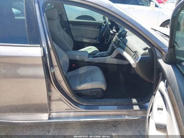 Продаж на аукціоні авто 2018 Honda Accord Hybrid Touring, vin: 1HGCV3F98JA011041, номер лоту: 45079753