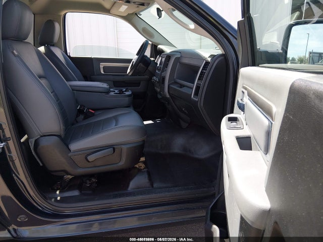 45079806 :رقم المزاد ، 3C6JR6DG2KG572150 vin ، 2019 Ram 1500 Classic Tradesman  4x2 8' Box مزاد بيع