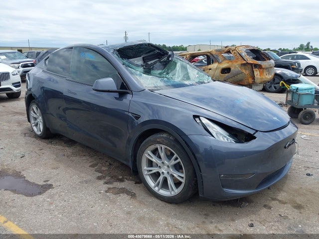 Auction sale of the 2022 Tesla Model Y Long Range Dual Motor All-wheel Drive, vin: 7SAYGDEE8NF327557, lot number: 45079868