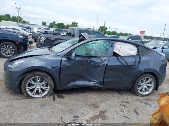 Auction sale of the 2022 Tesla Model Y Long Range Dual Motor All-wheel Drive, vin: 7SAYGDEE8NF327557, lot number: 45079868