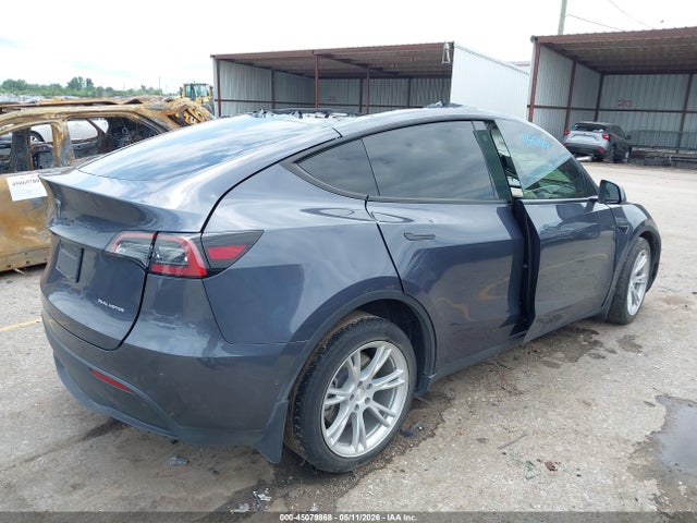 Auction sale of the 2022 Tesla Model Y Long Range Dual Motor All-wheel Drive, vin: 7SAYGDEE8NF327557, lot number: 45079868