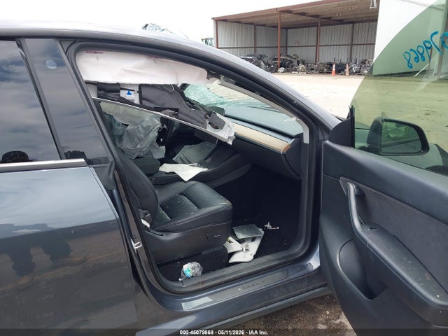 Auction sale of the 2022 Tesla Model Y Long Range Dual Motor All-wheel Drive, vin: 7SAYGDEE8NF327557, lot number: 45079868