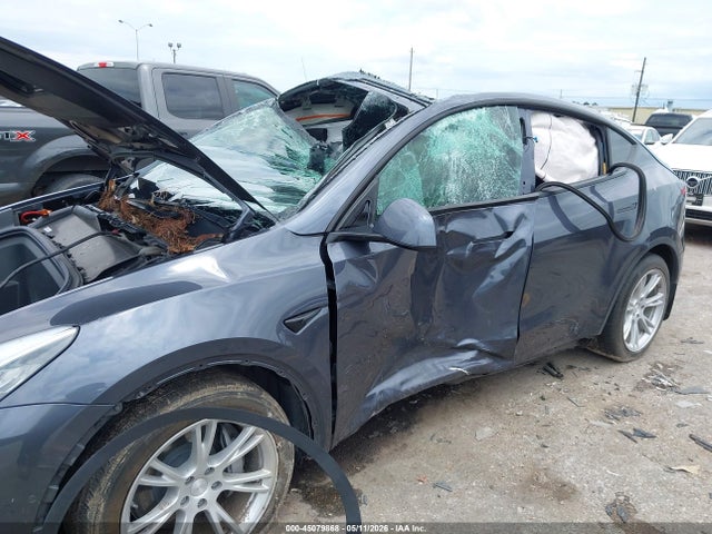 Auction sale of the 2022 Tesla Model Y Long Range Dual Motor All-wheel Drive, vin: 7SAYGDEE8NF327557, lot number: 45079868