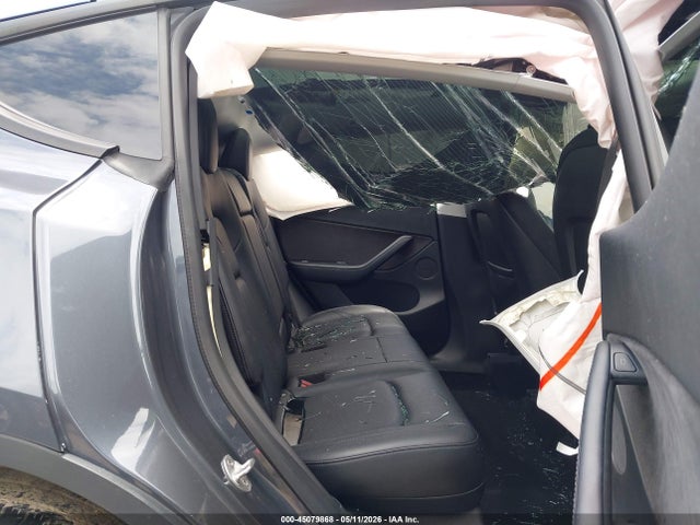 Auction sale of the 2022 Tesla Model Y Long Range Dual Motor All-wheel Drive, vin: 7SAYGDEE8NF327557, lot number: 45079868
